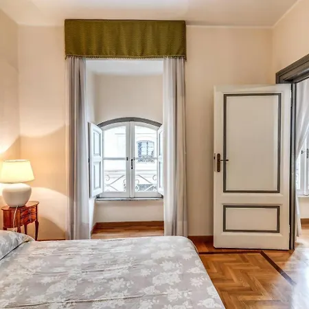 Xx Sett Flat By Barberini Trevi Fountain