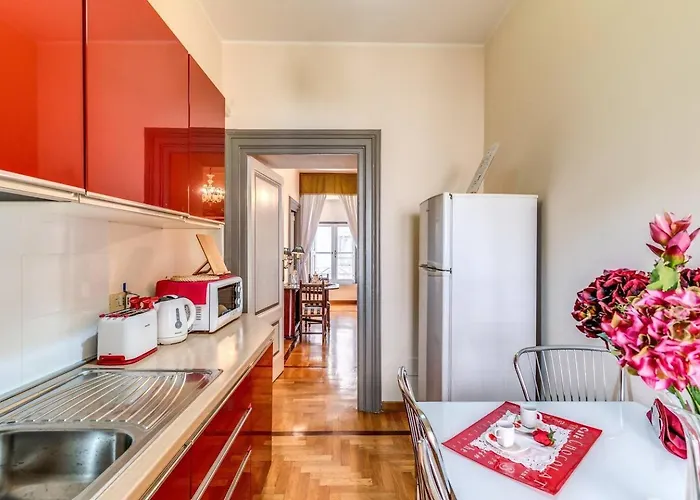 Xx Sett: Flat By Barberini Trevi Fountain